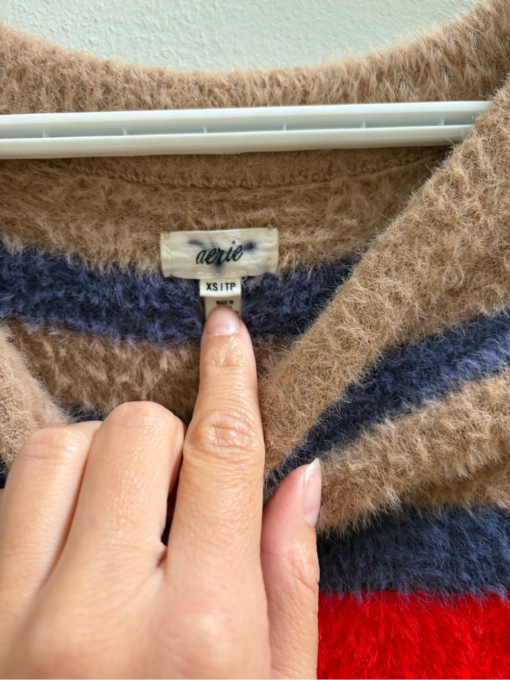 AERIE FUZZY SWEATSHIRT - Picture 3 of 5